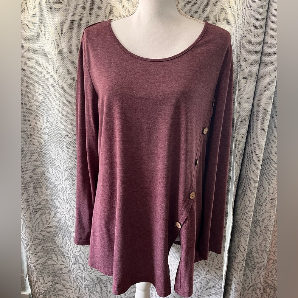 ❤️3/$15 Burgundy Asymmetrical Faddare Tunic Top size XL